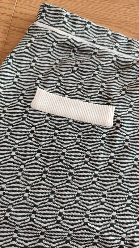 Lightweight white and dark green printed skirt in flowing fabric Size 40 - Kia – photo 2